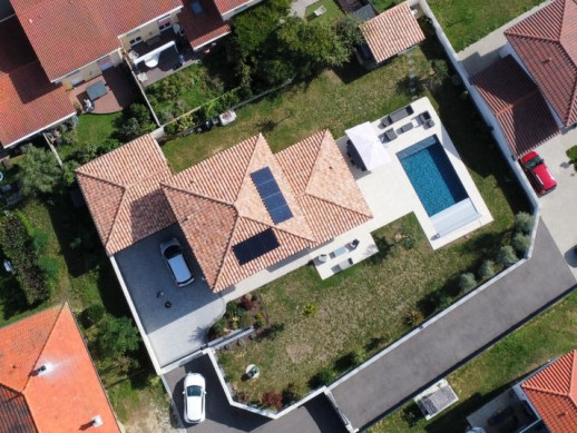 panneaux solaires photovoltaiques vue drone 2
